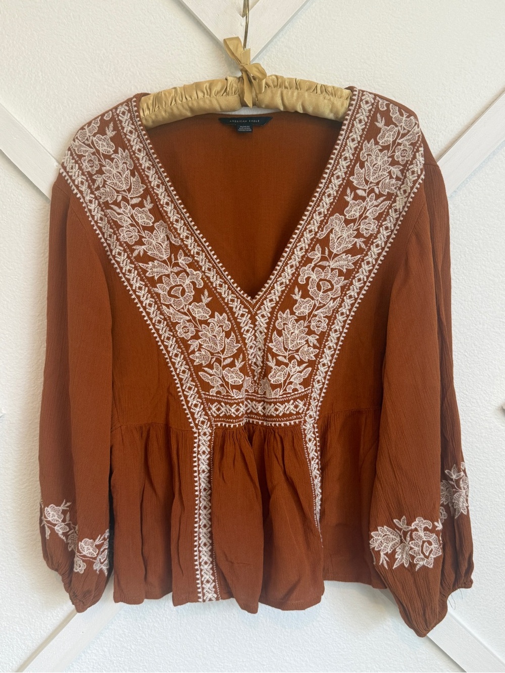 American Eagle Embroidered Boho Peasant Top Flowy Floral Bishop Sleeve Medium
